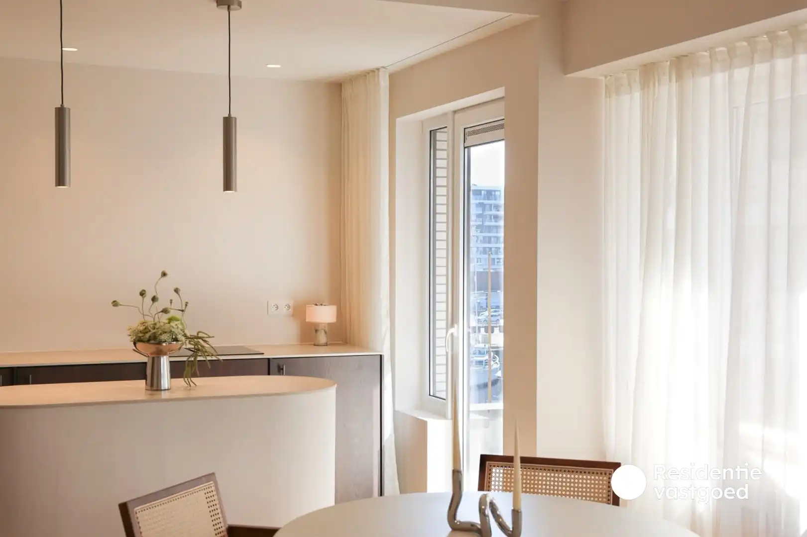 Ruim en volledig gerenoveerd appartement op topligging in Oostende foto 4