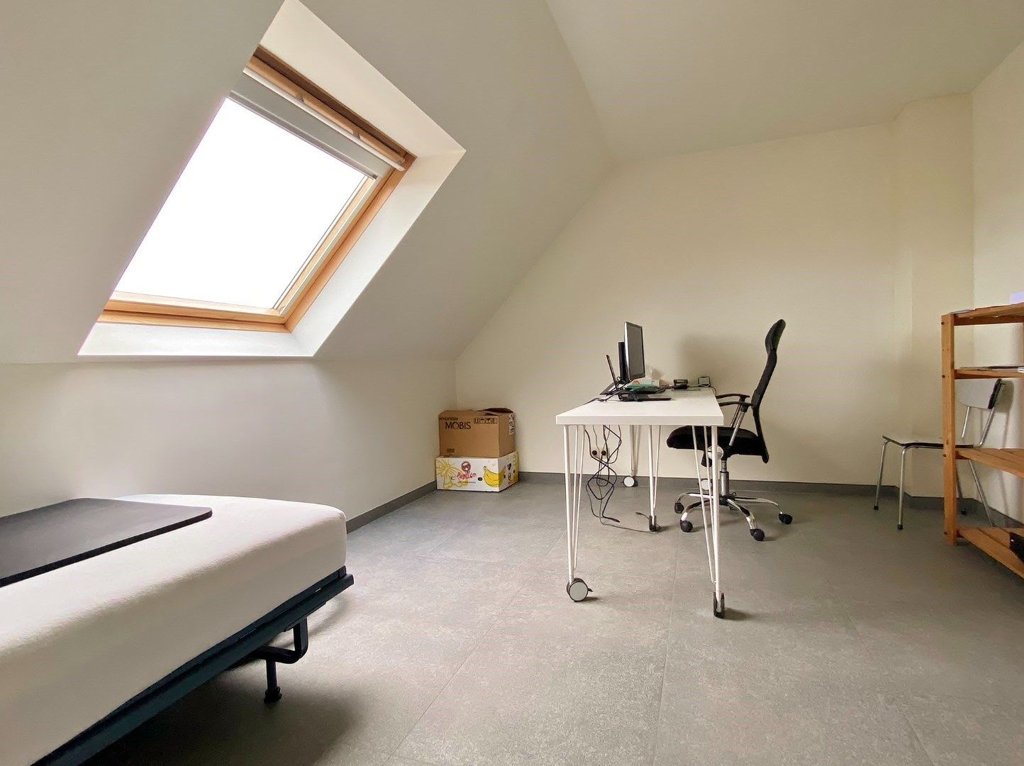 Recente halfopen woning met tuin, garage en tuinhuis  foto 9