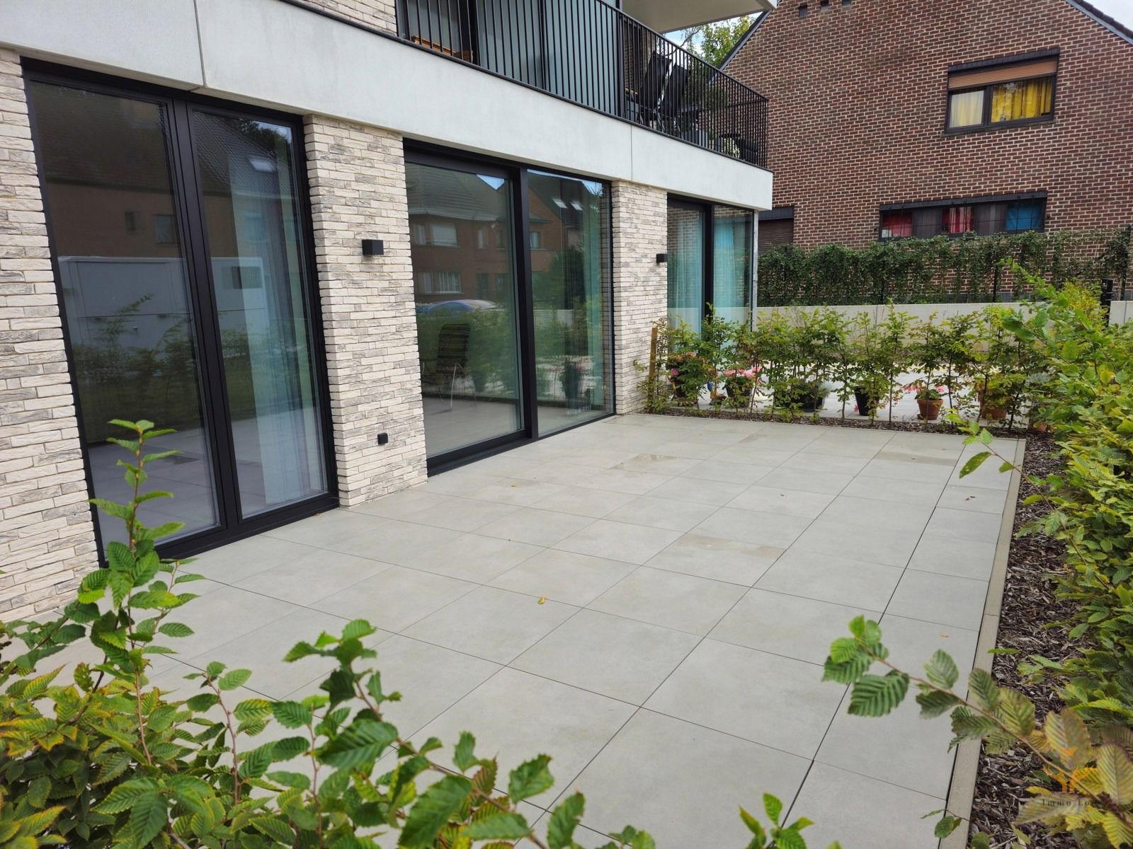 Lichtrijk 1-slaapkamerappartement met groot terras en ondergrondse garage foto 2
