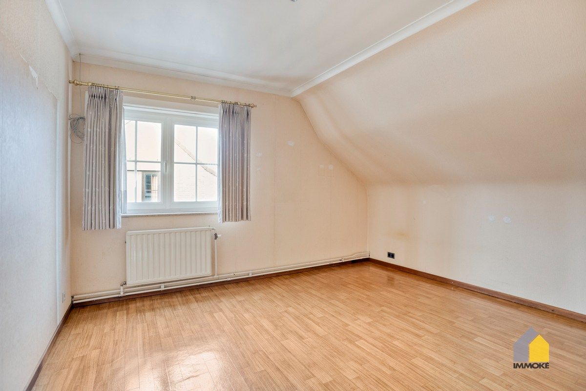 Vrijstaande, statige woning op 7 a 82 ca met 3 slpk en mooie tuin. foto 21