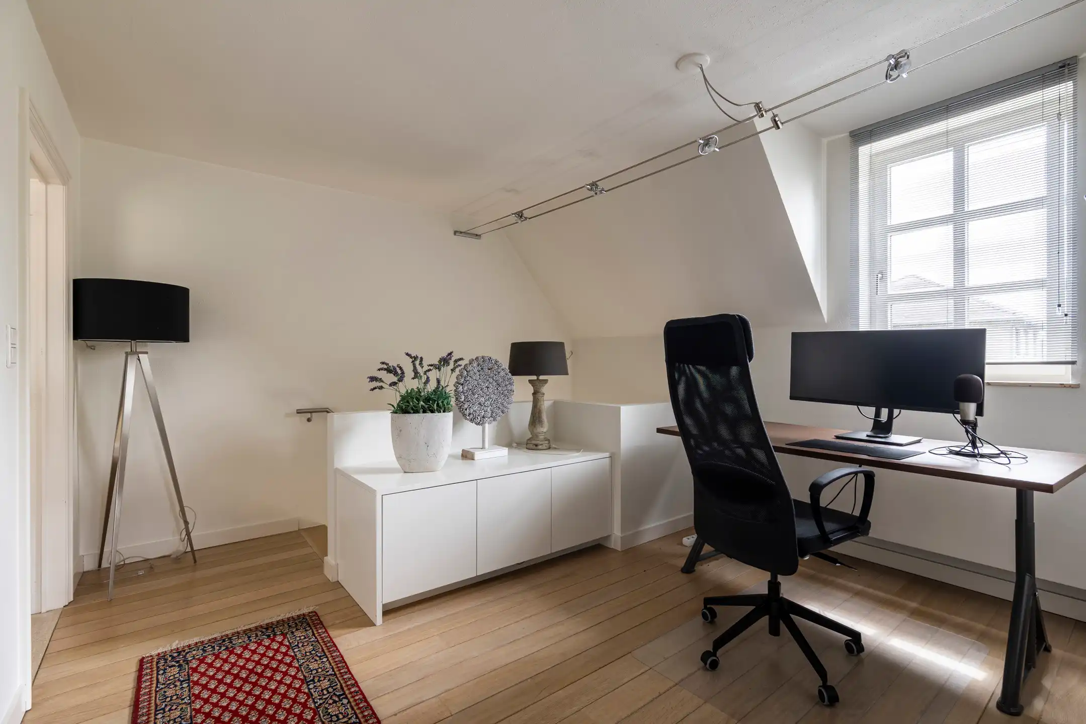 Rustig gelegen vrijstaande woning op 960 m² grond. foto 10