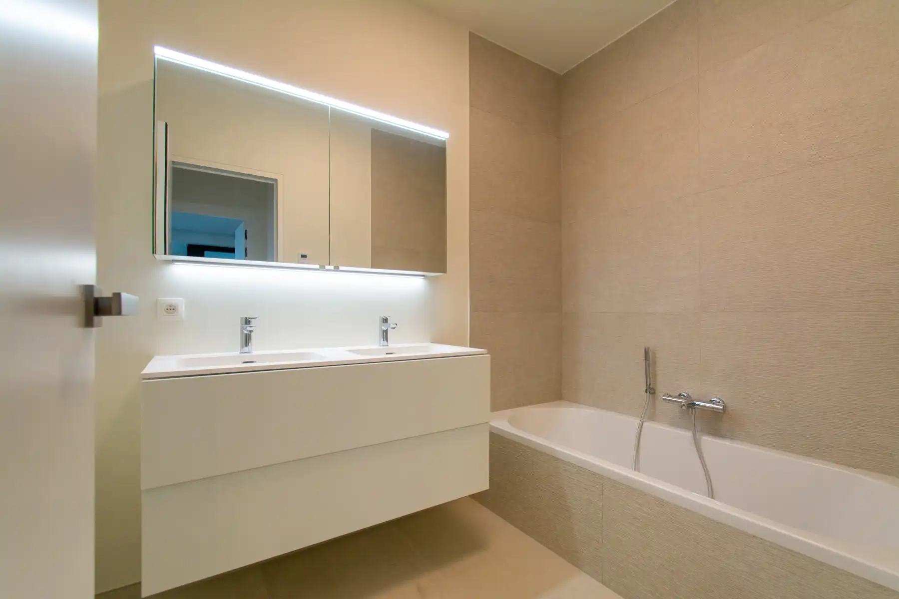 2-slpk app. met terras en zicht op Schelde foto 10