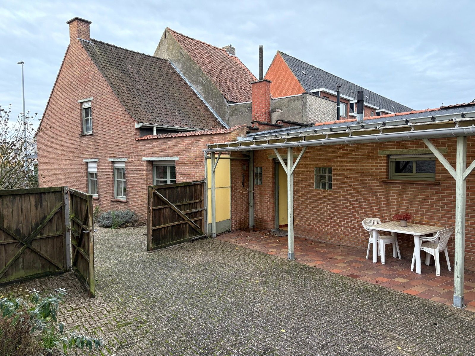 Halfopen bebouwing mét magazijn te koop! foto 19