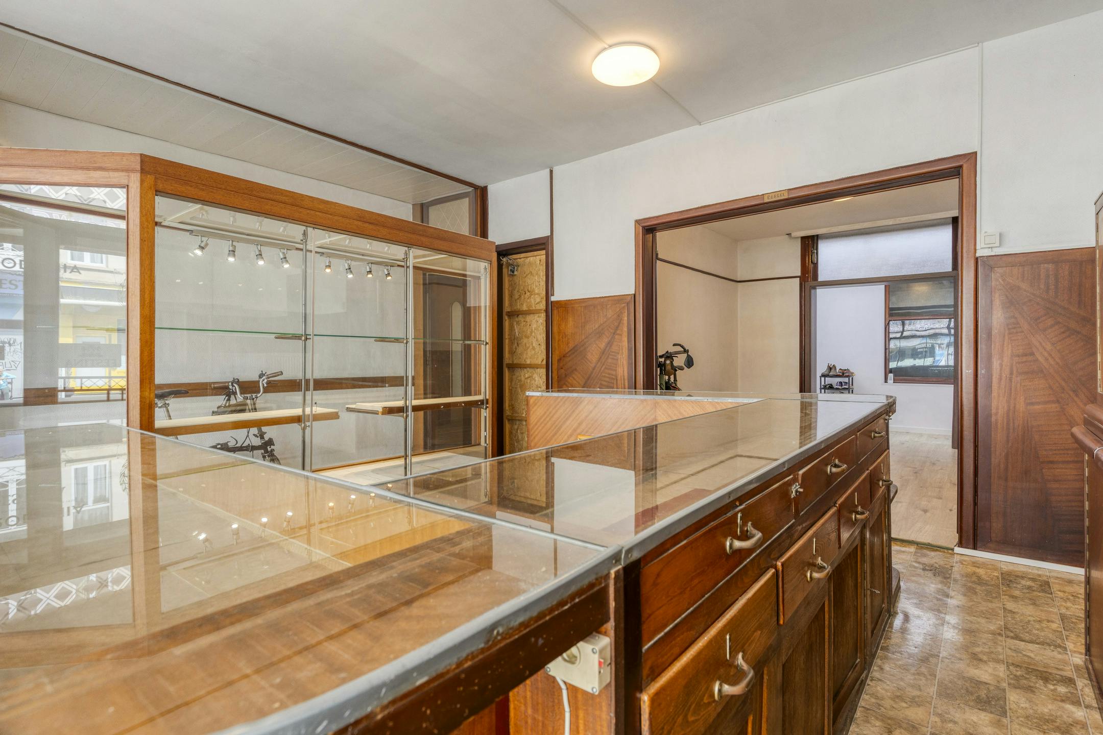 Handelshuis met achterhuis te koop in Antwerpen centrum foto 4