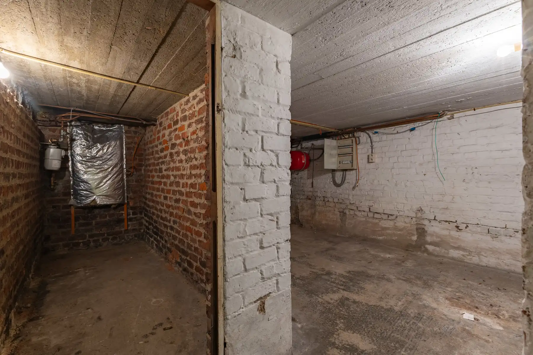 Te renoveren woning met 3 slaapkamers en garage foto 14