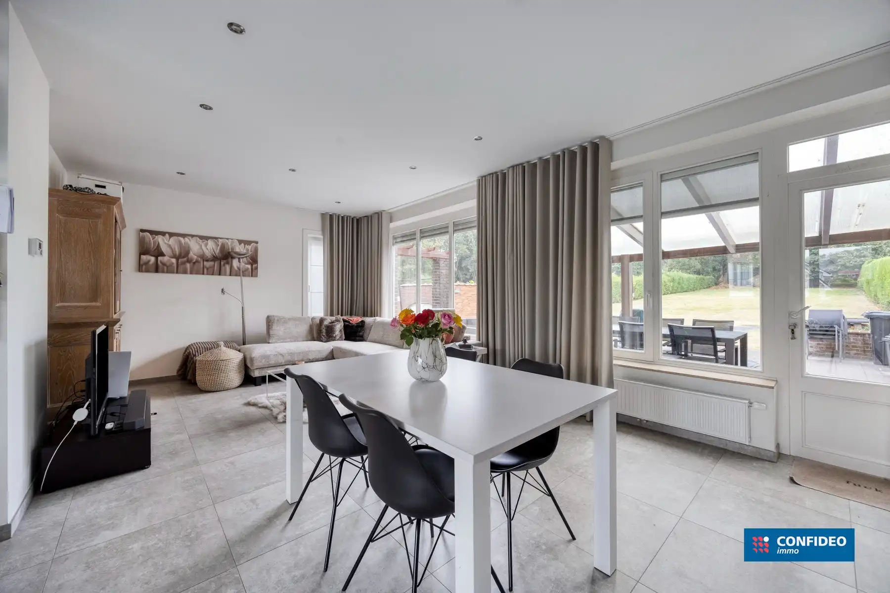 Mooie gerenoveerde woning op toplocatie met zuidgerichte tuin foto 4