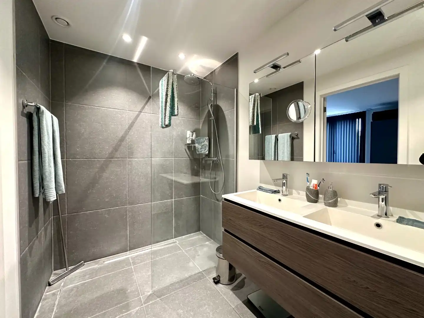 Zeer ruim appartement op goede locatie nabij de Smedenpoort foto 8