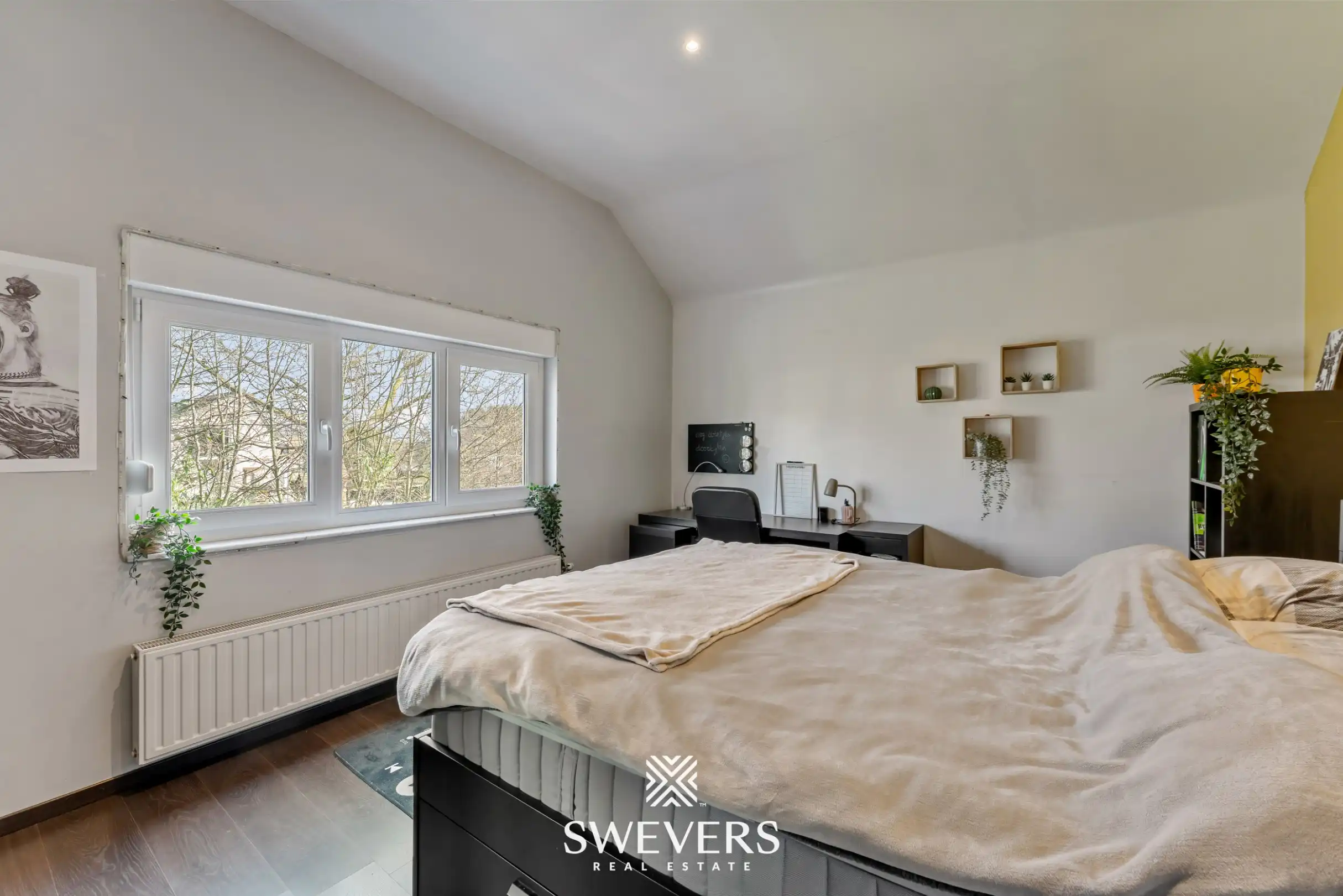 Ruime halfopen woning met zuidoostgerichte tuin en zwembad foto 19