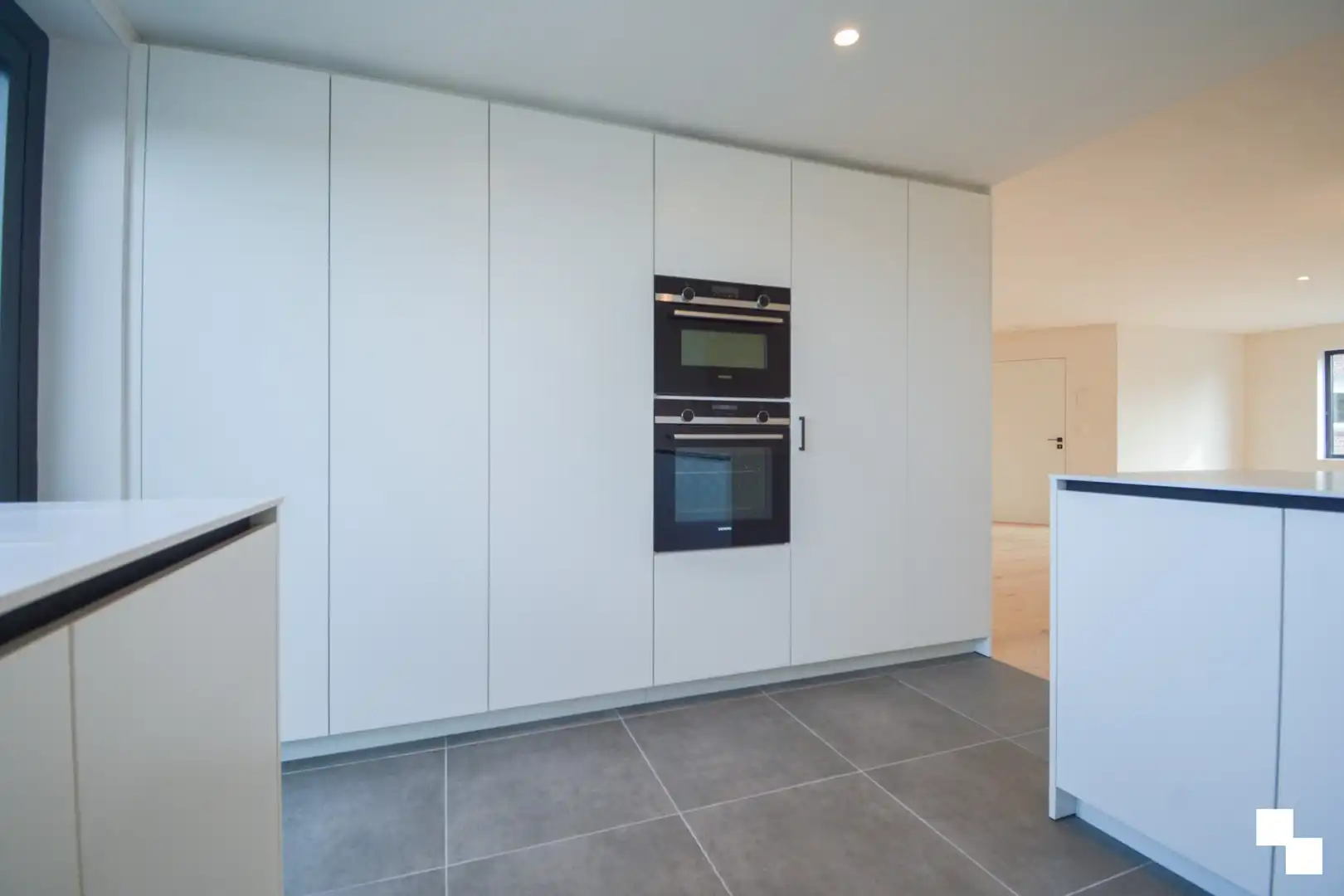 Tweeslaapkamer appartement met garage nabij het centrum van Izegem foto 11