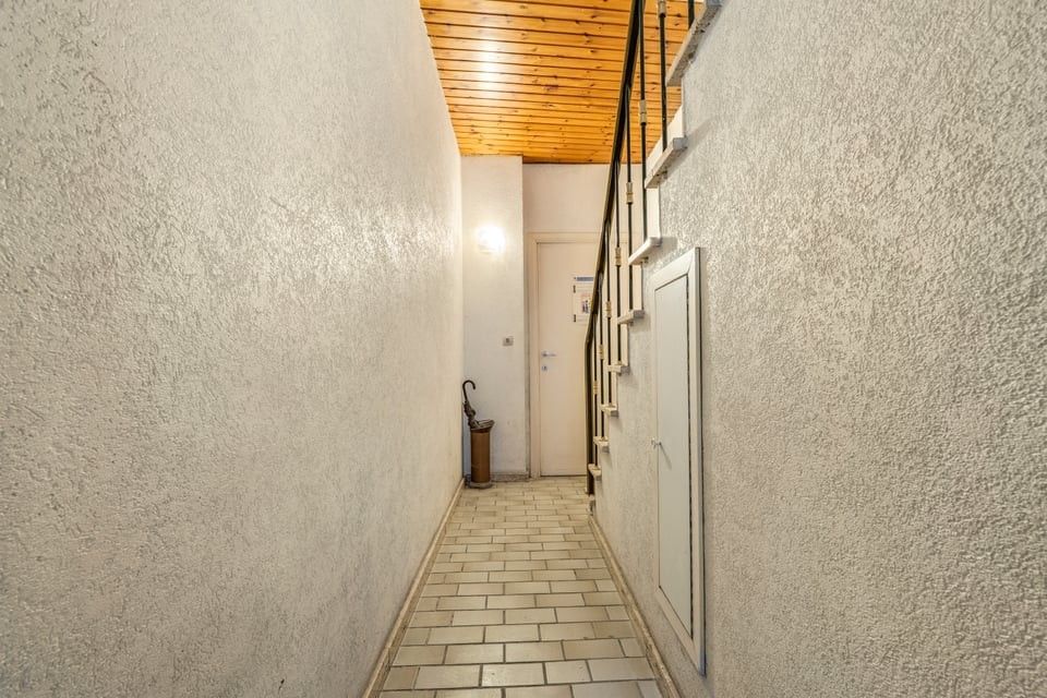 TE RENOVEREN APPARTEMENT MET 2 SLKS IN HET CENTRUM VAN SINT-TRUIDEN foto 4