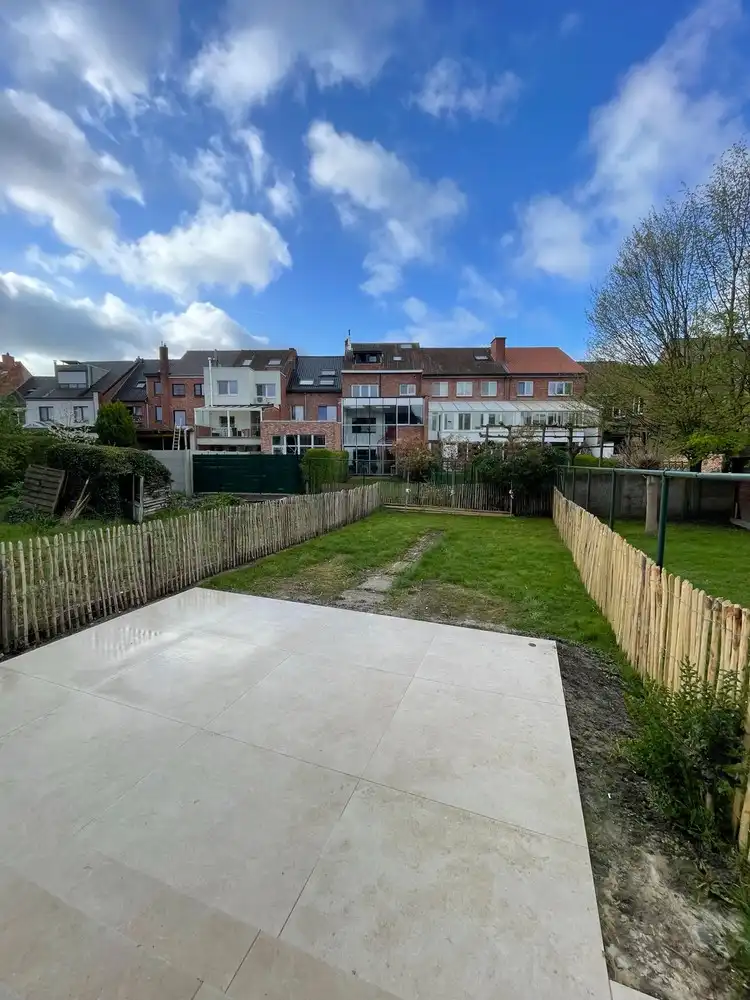 Smaakvol gerenoveerde woning met stadstuin foto 13