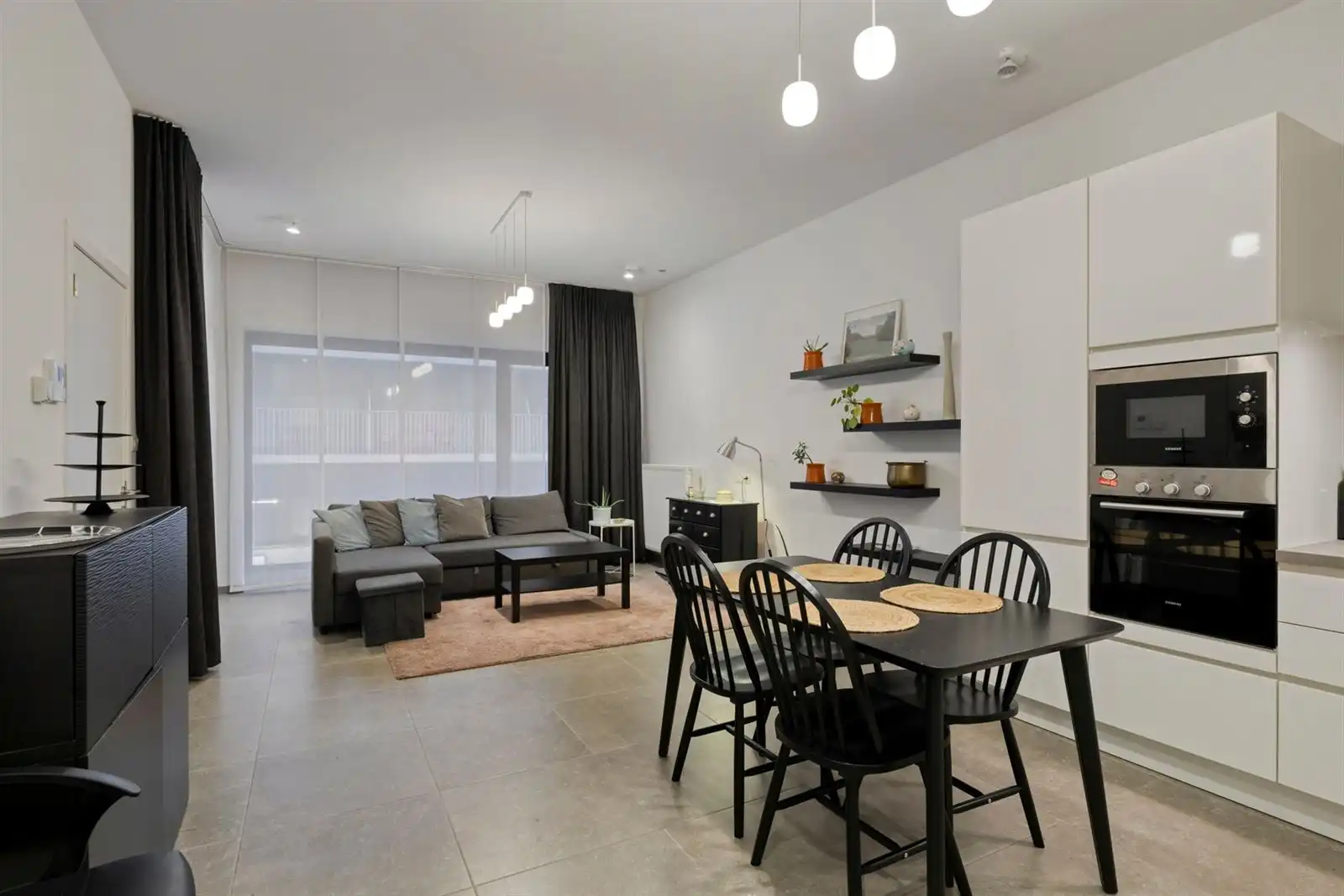 VOLLEDIG GERENOVEERD & GEMEUBELD APPARTEMENT IN HET HART VAN DE DIAMANTBUURT foto 8