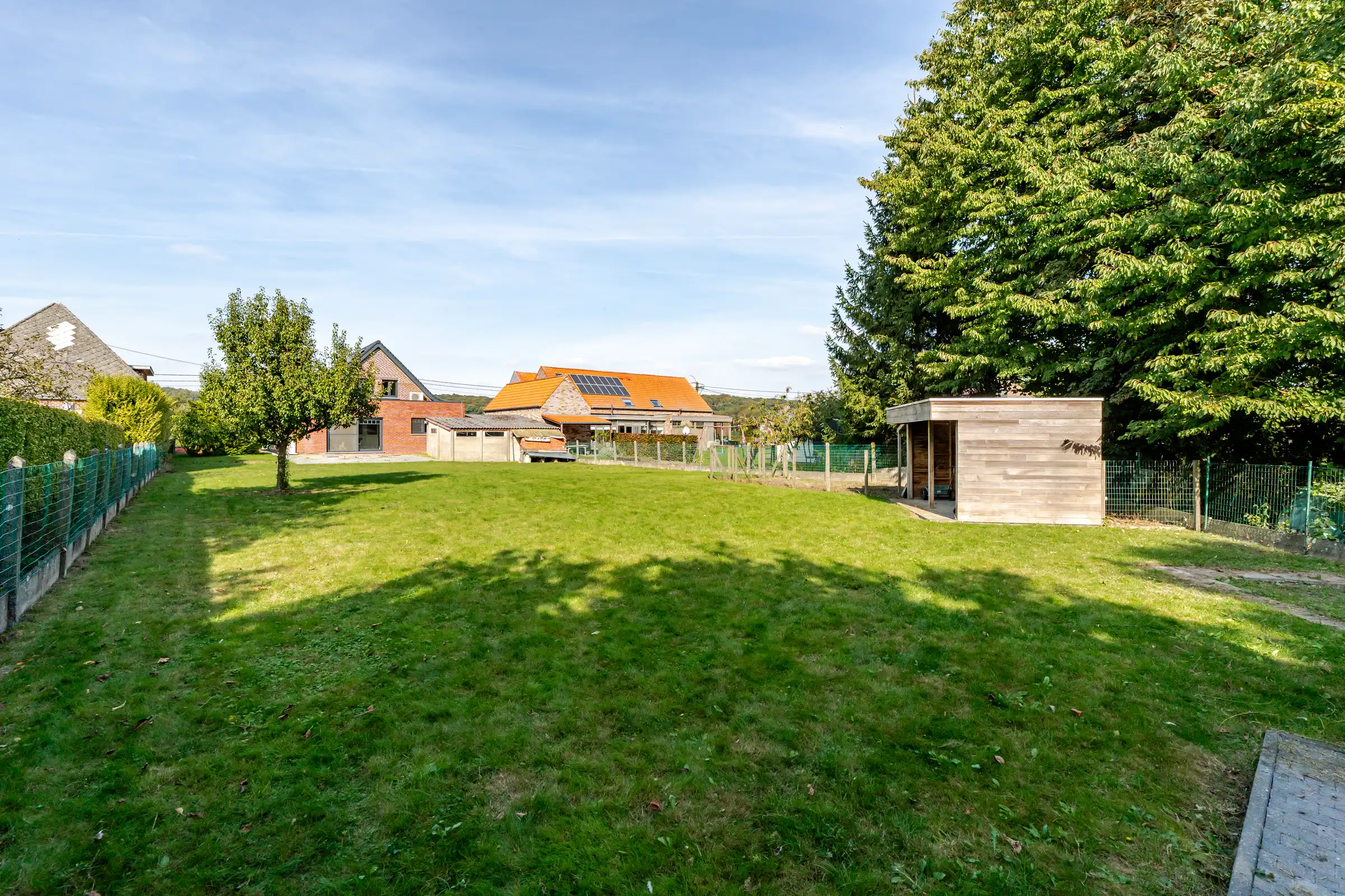 Vrijstaande woning met vernieuwd dak en veel potentieel foto 14