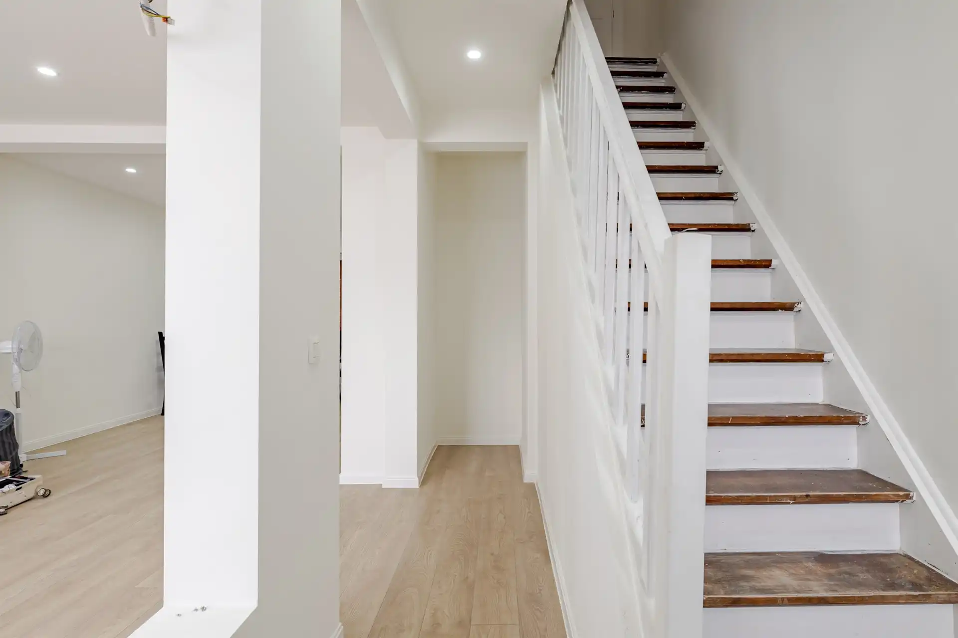 Deels gerenoveerde woning met drie slaapkamers te Erembodegem foto 2