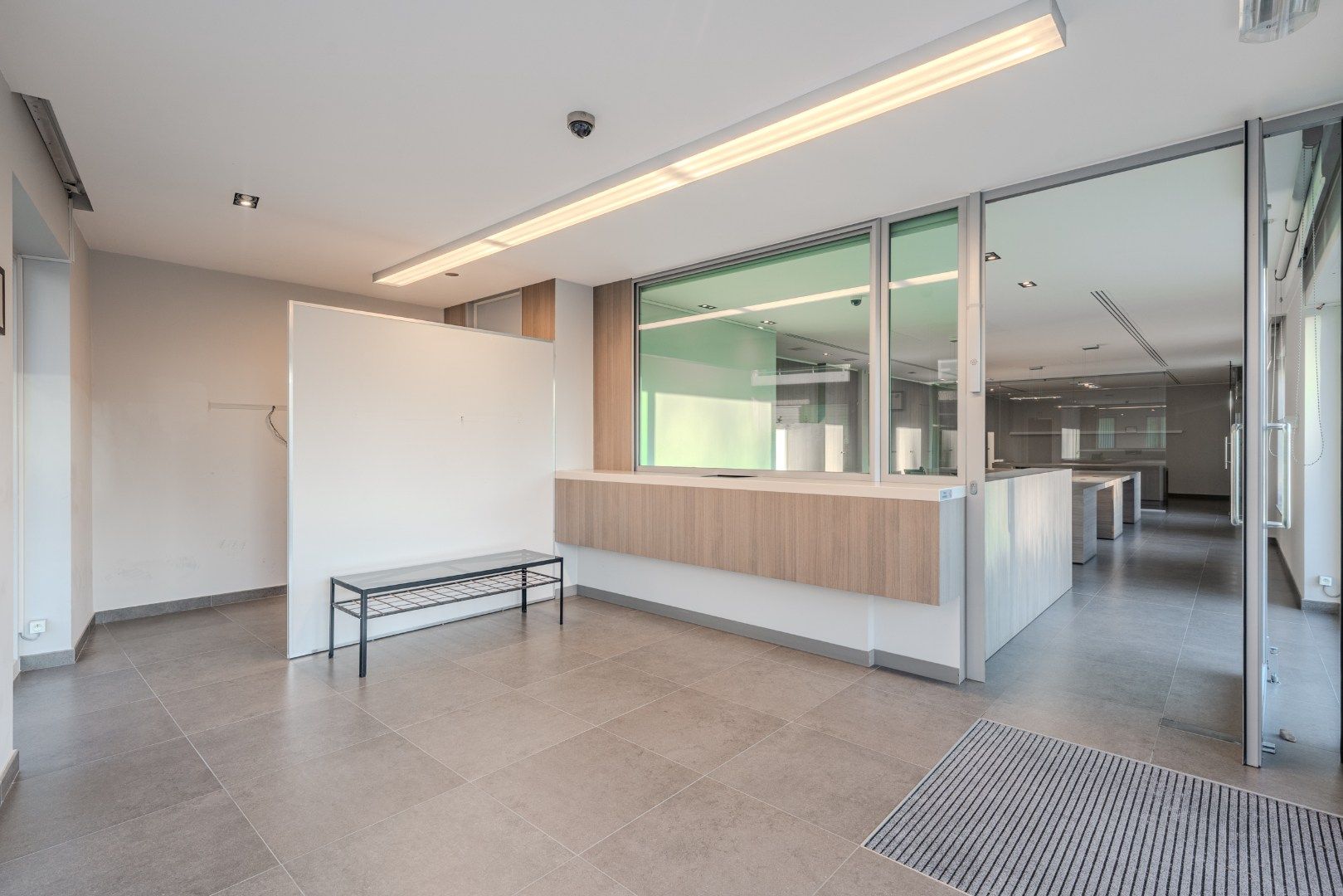 Standingvol handelspand op topligging in Nieuwpoort-Bad foto 2