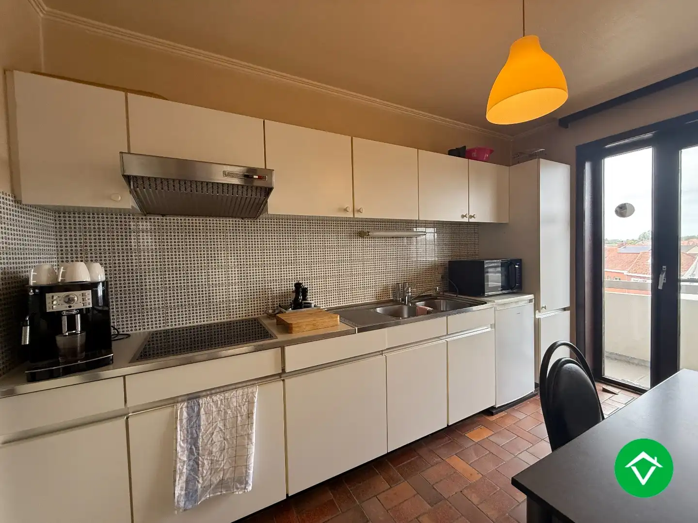 Appartement met twee slaapkamers, terras en autostaanplaats te Roeselare foto 7