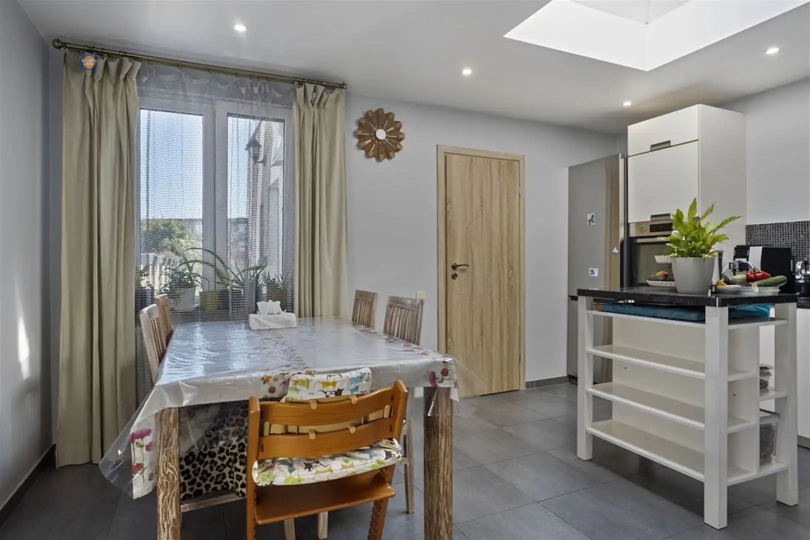 Rustig gelegen woning met 4 slaapkamers foto 6