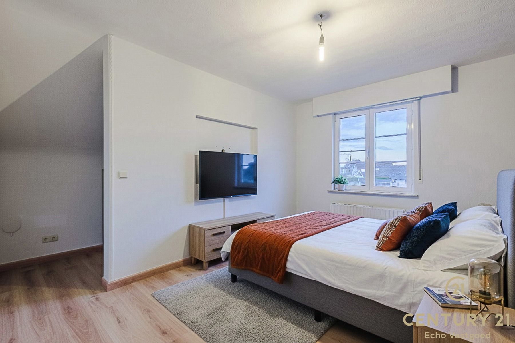 Stijlvolle vrijstaande woning met zwembad, poolhouse en tuin foto 16