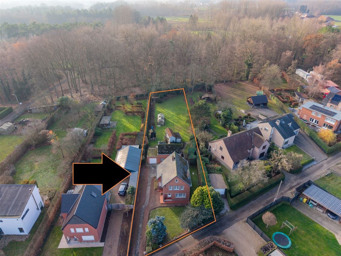 Vrijstaande woning met 3slk in verkeersluwe straat foto 4