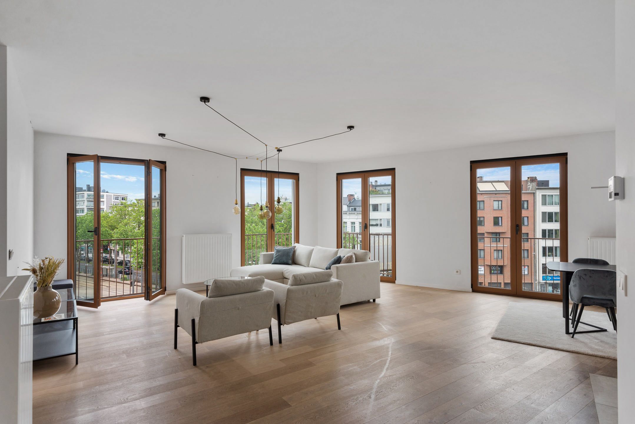 trendy, eigentijds en centraal wonen aan Amerikelei foto {{pictureIndex}}