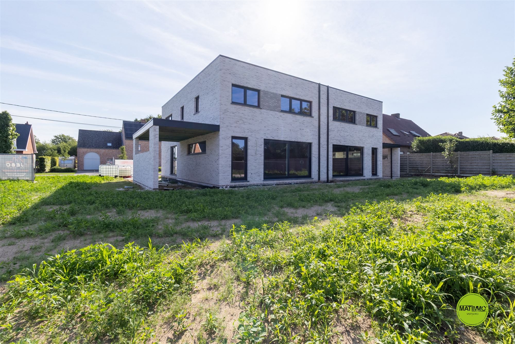 Lichtrijke nieuwbouwwoning (HOB) nabij centrum Laakdal foto {{pictureIndex}}