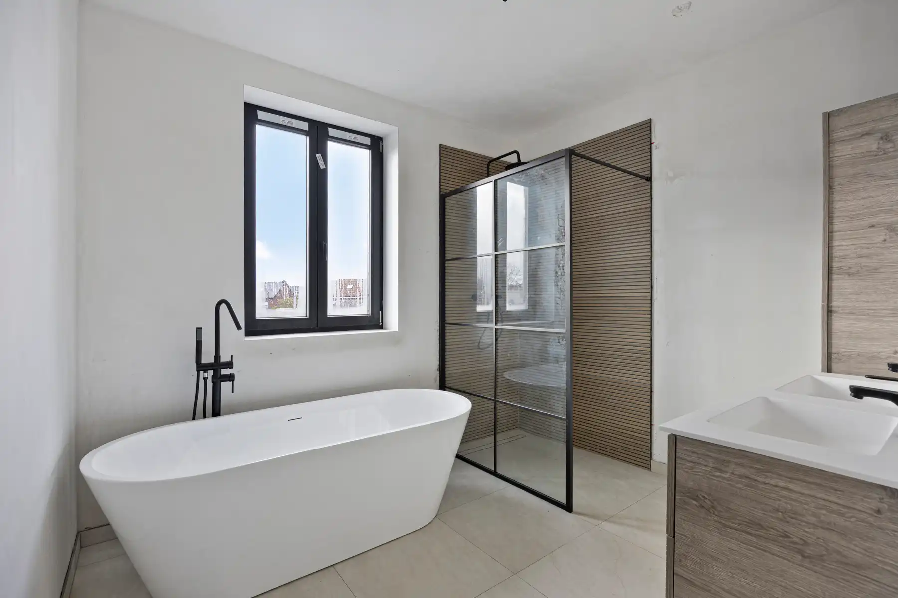 Nieuwbouwwoning met 5 slaapkamers en 1 badkamer. foto 12