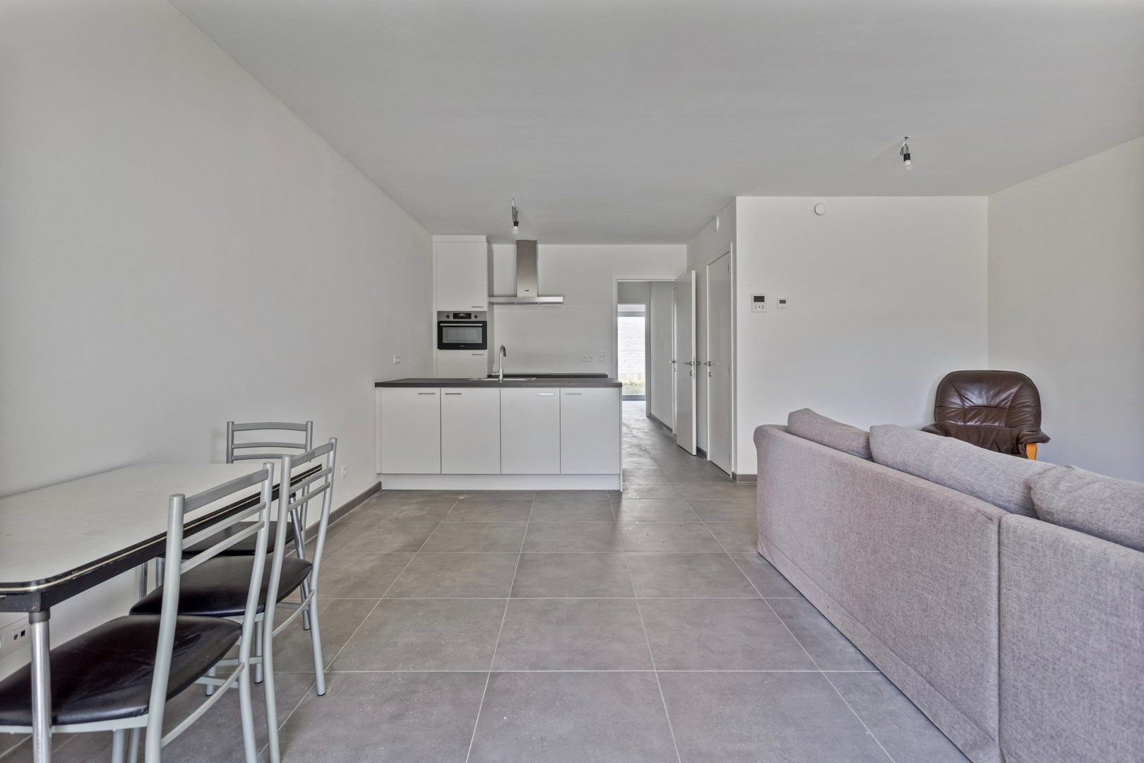 Recent appartement met 1 slpk en gezellig tuintje op wandelafstand van het centrum !  foto 6