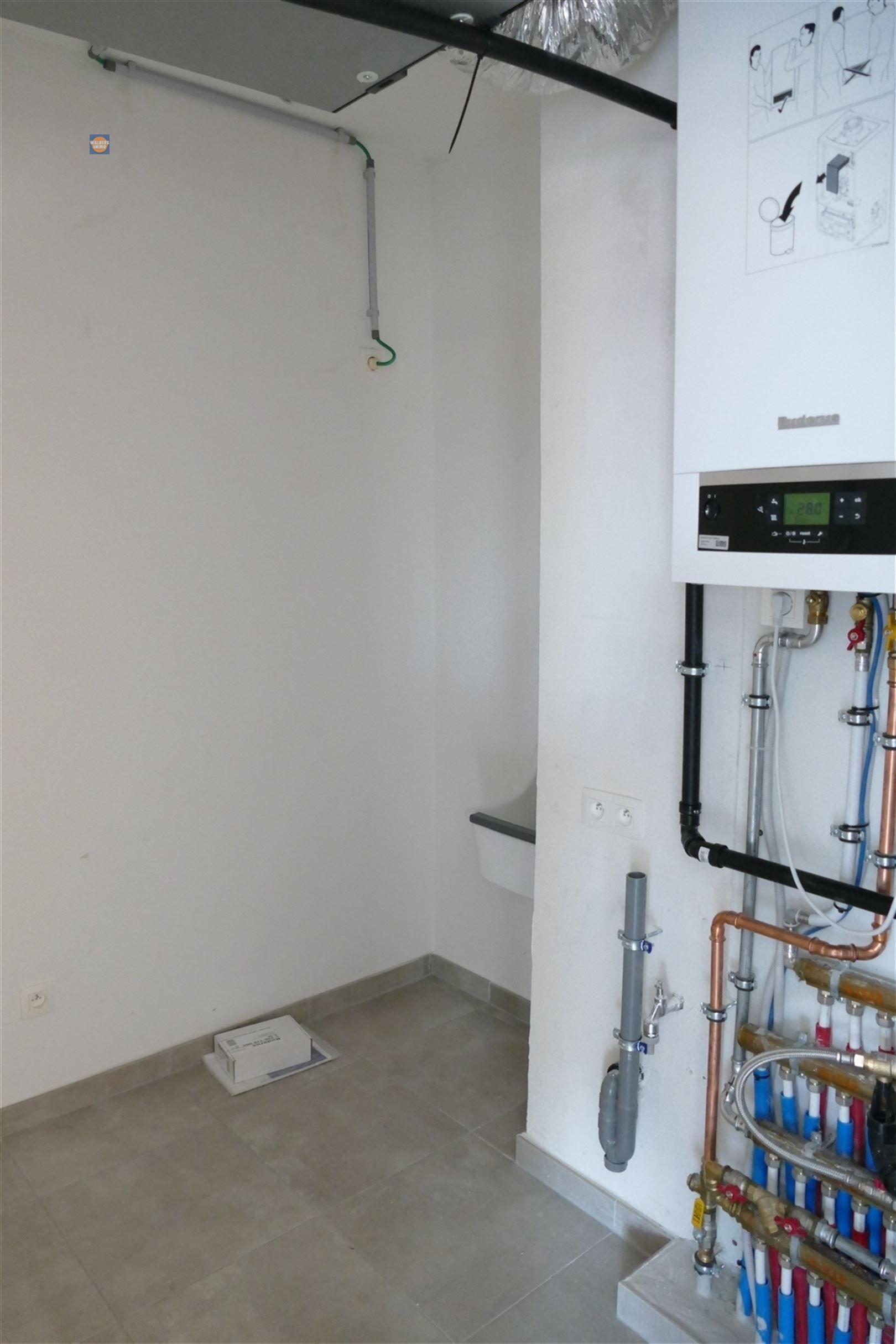 Lichtrijk appartement met terras en autostaanplaats op centrale ligging foto 15