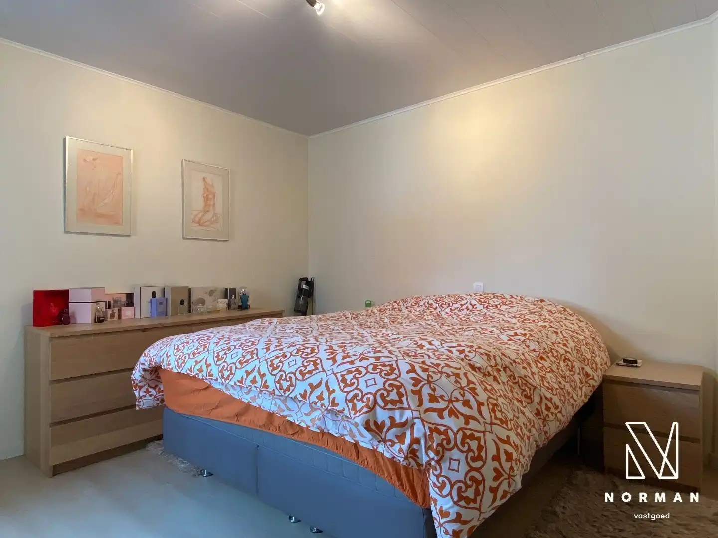 Halfopen woning met 3 slaapkamers, bijgebouw/atelier en grote voorkamer voor eventuele handelszaak foto 12