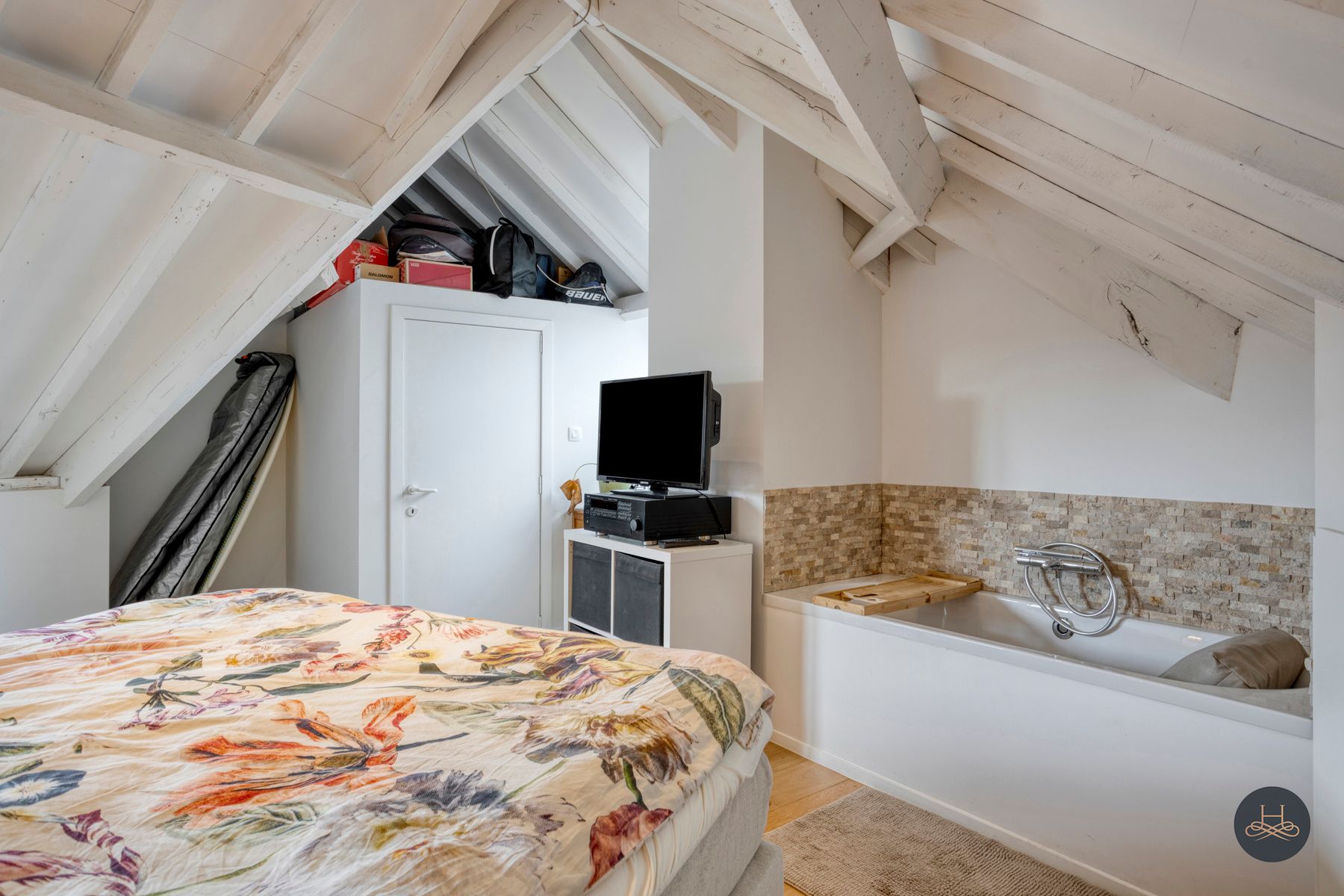 Charmante, volledig gerenoveerde & ruime woning met voortuin foto 23