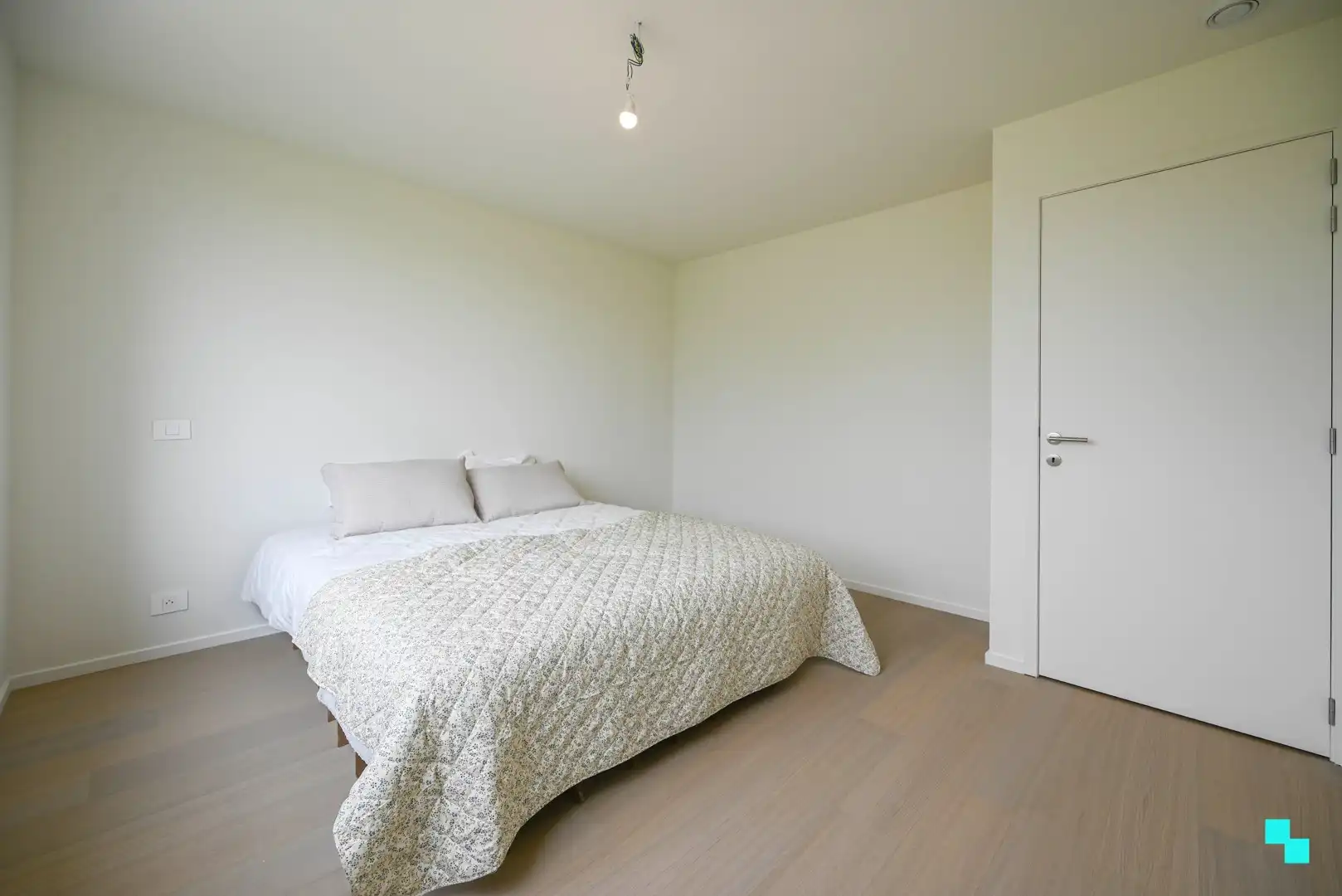 Hoogwaardig afgewerkte halfopen nieuwbouwwoning foto 20