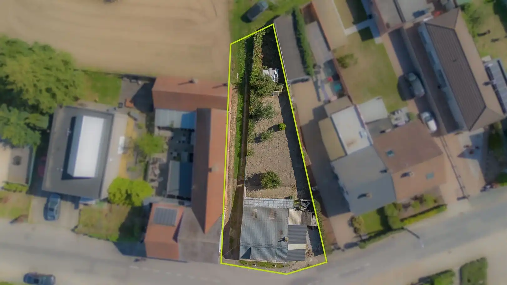 Hoofdfoto van de publicatie: OPEN BEBOUWING OP 540 M² RENOVATIE OF HEROPBOUW TAL VAN MOGELIJKHEDEN!