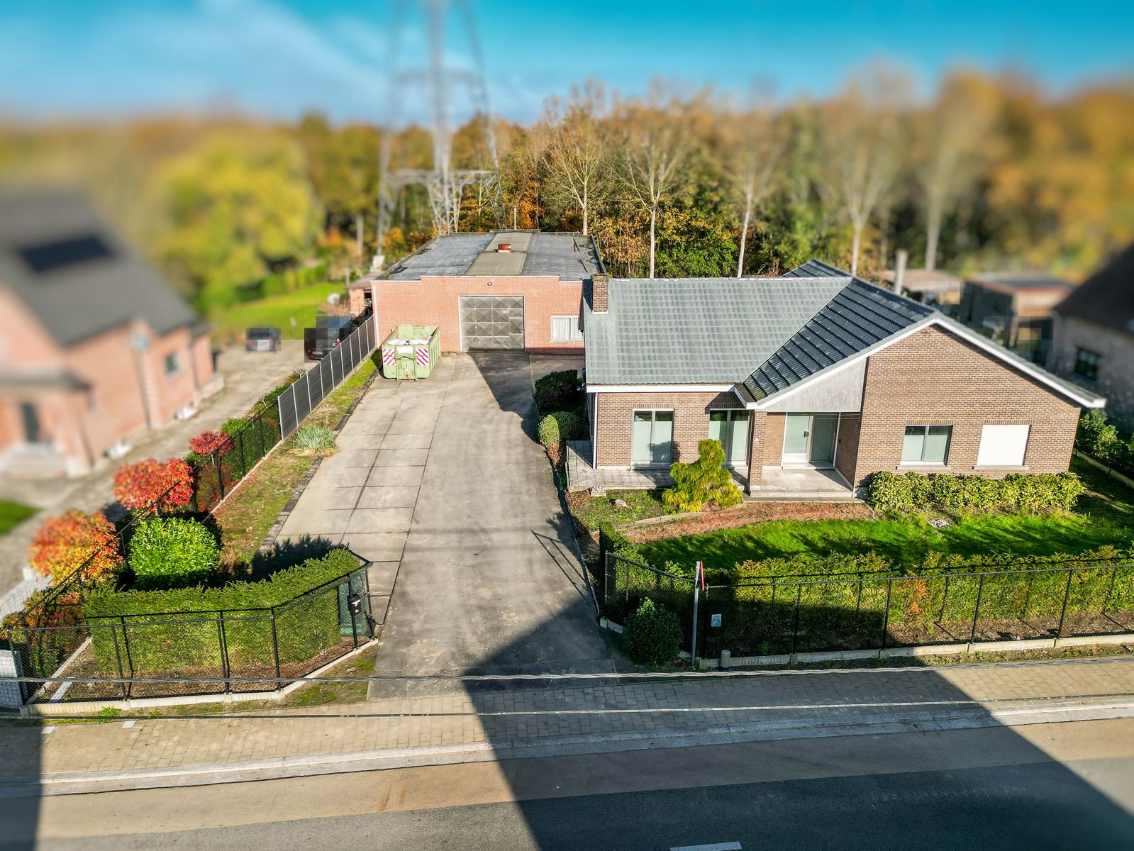 Hoofdfoto van de publicatie: Vrijstaande woning mét magazijn (415m²) op een perceel van 2277m² te Bornem