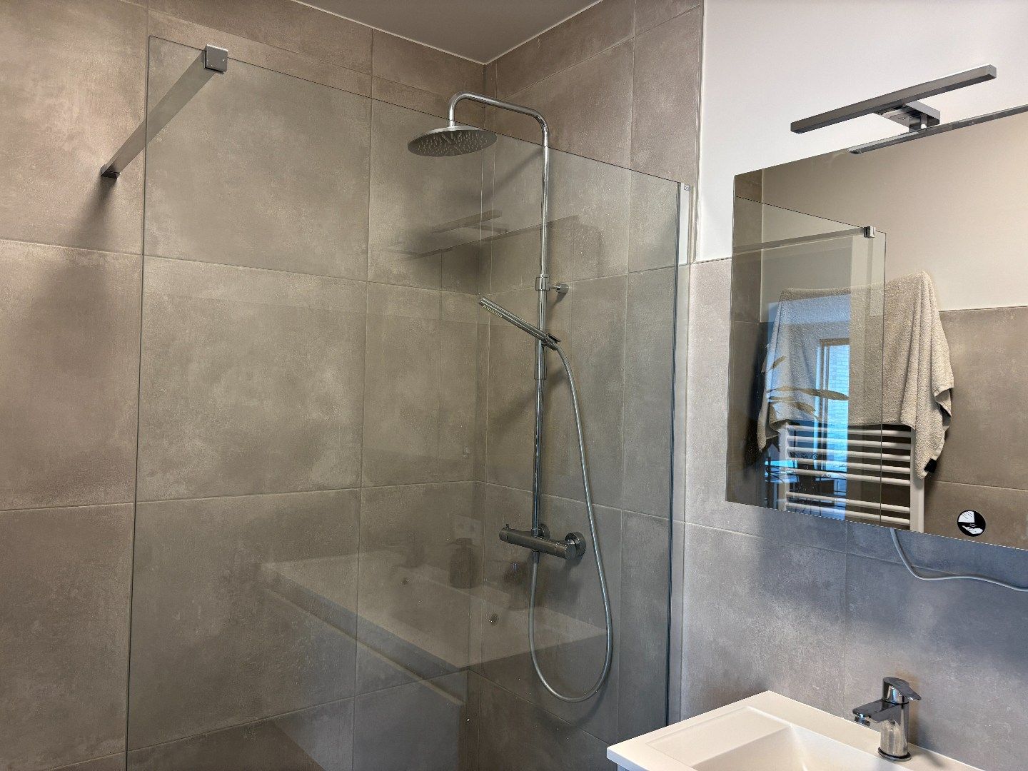 Recent appartement met 2 slaapkamers en ruim terras nabij Brugge  foto 8