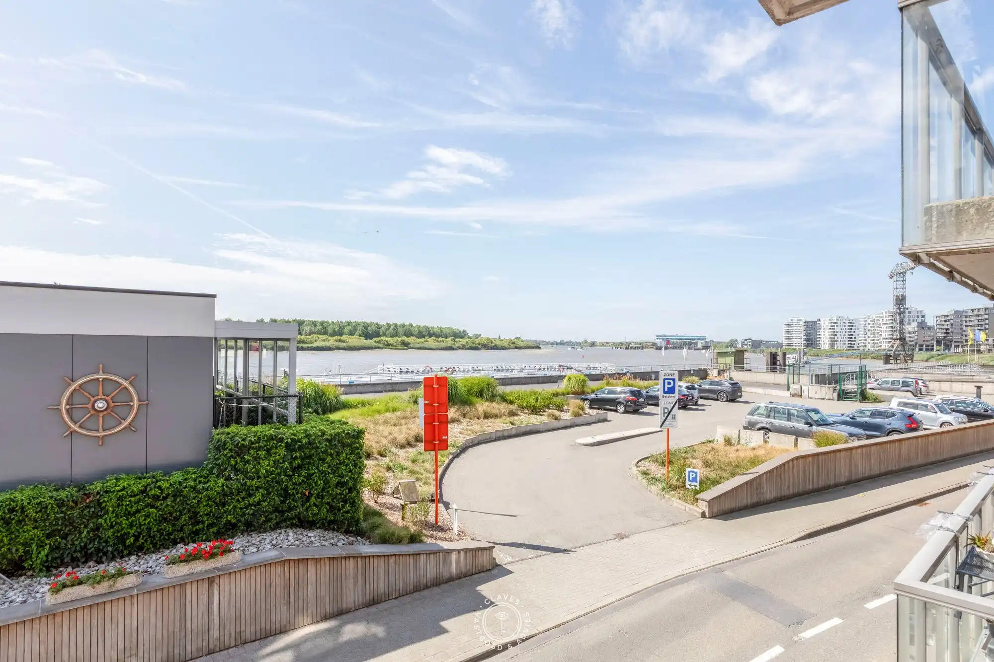 Licht, ruimte en prachtig Scheldezicht in hartje Temse foto 8