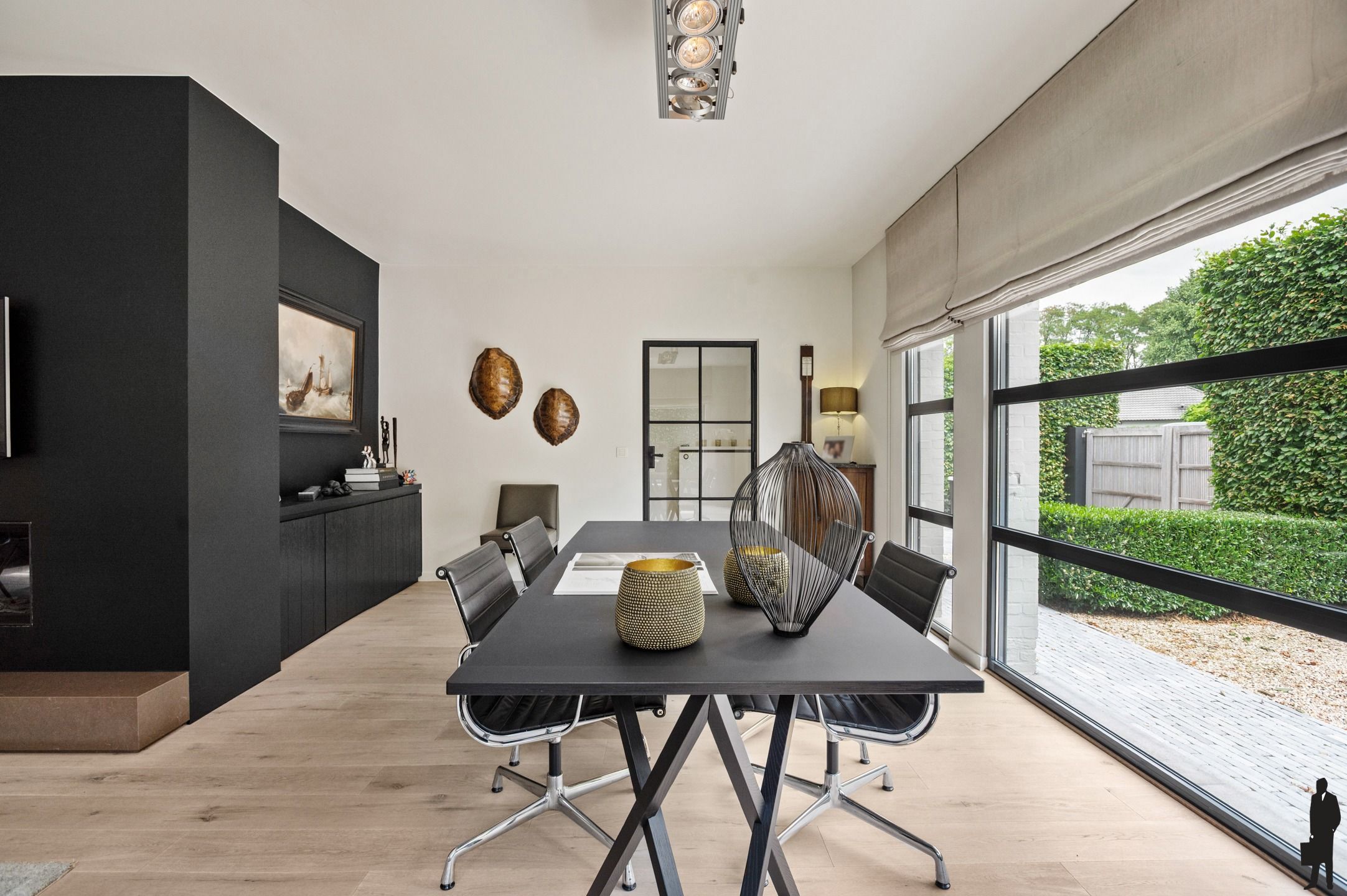 Gerenoveerde woning met 5 ruime slpks, 3 badks en ZW tuin foto 11