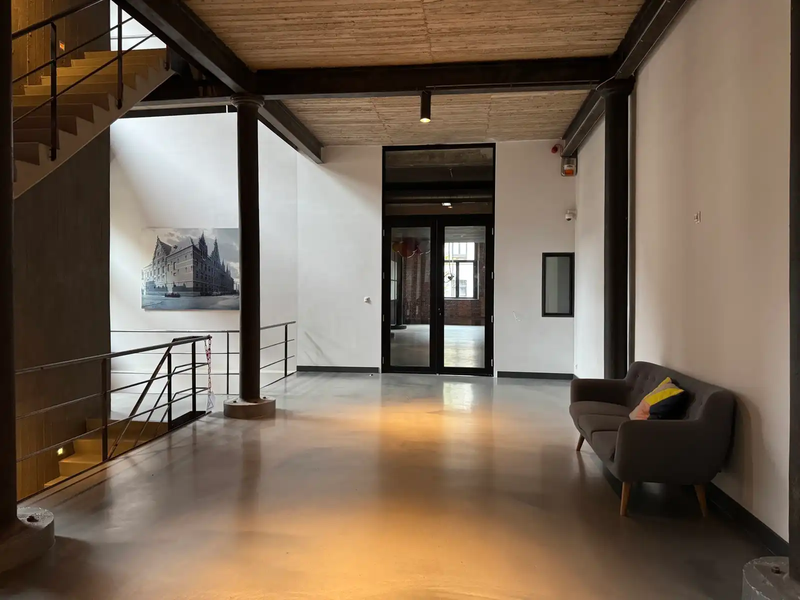 Loftkantoor (530m²) in industrieel gebouw. foto 7