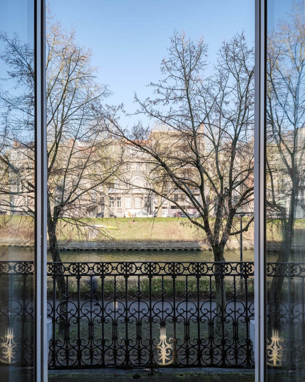 Karaktervolle herenwoning (= kantoor + woning) met buitenruimte aan de Coupure foto 10