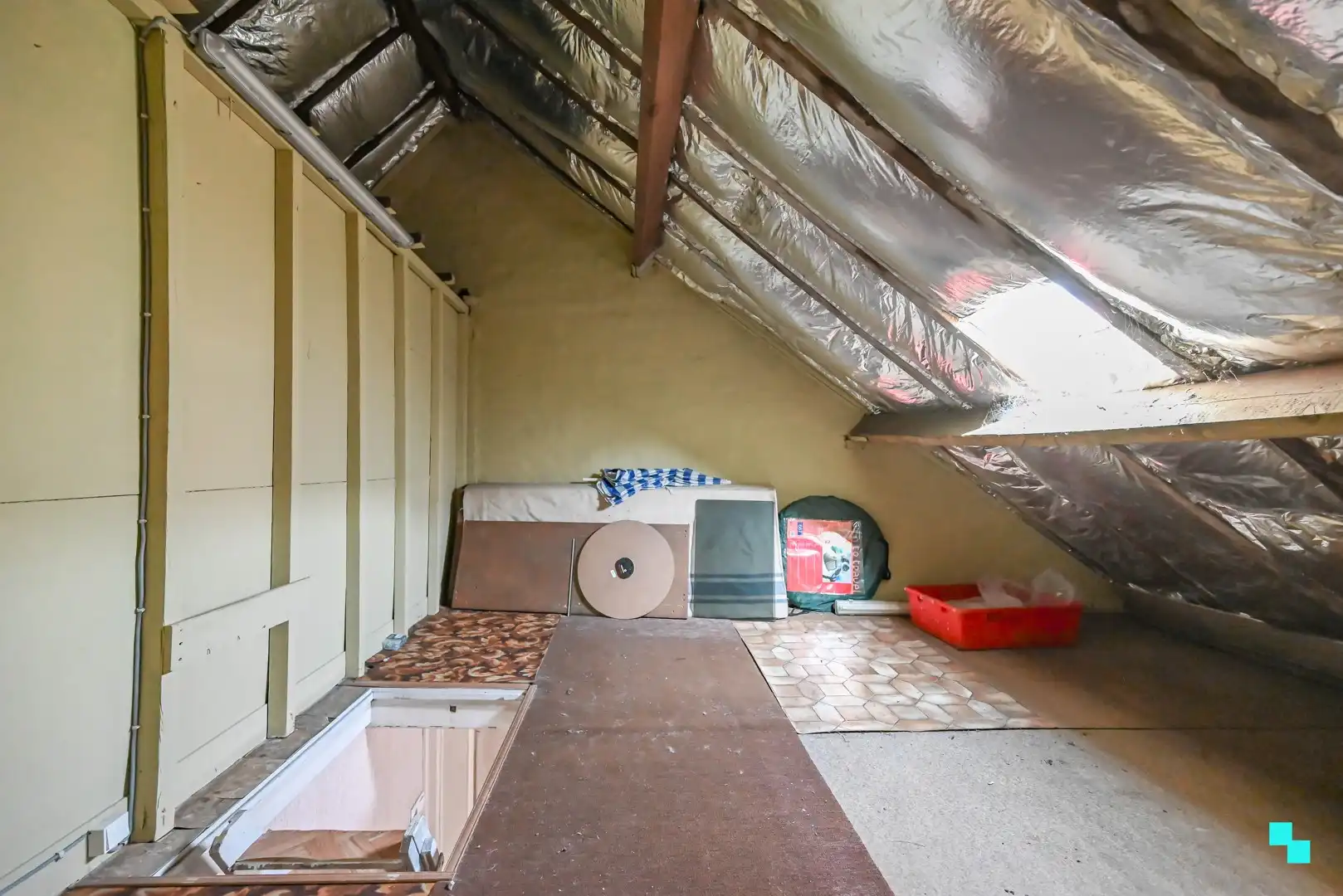 Te renoveren ééngezinswoning met garage te Izegem foto 21