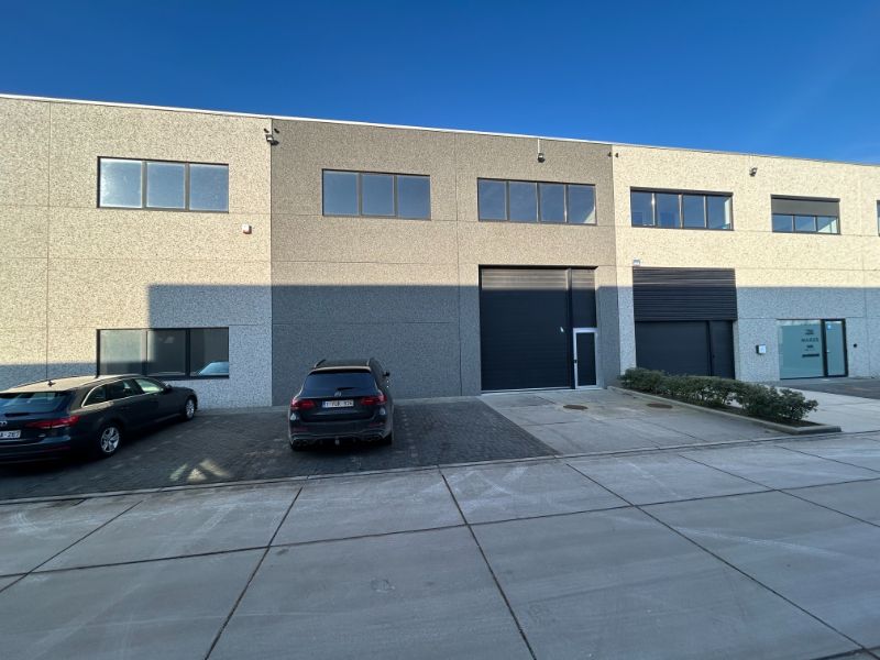Recent magazijn van 216 m² op toplocatie in Sluis Eke foto 9