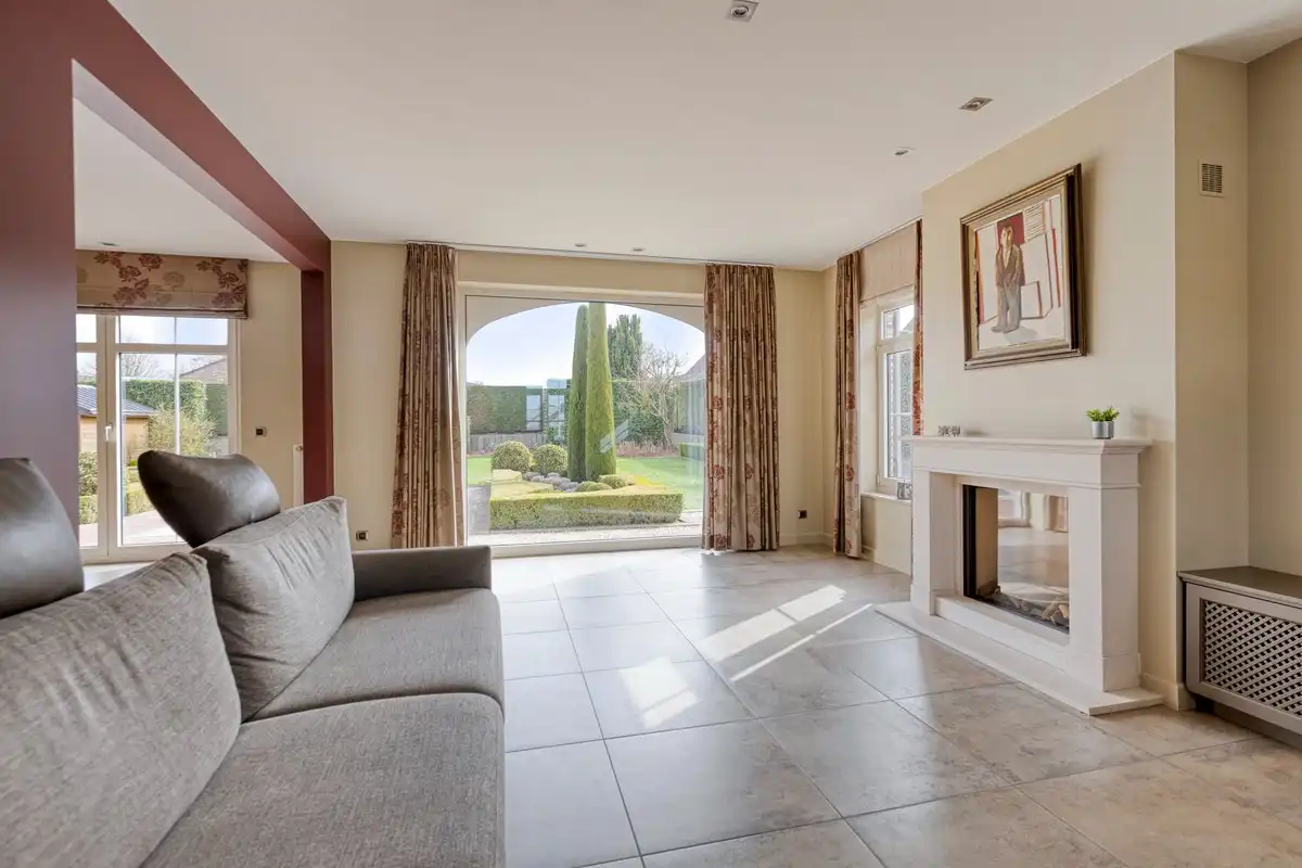 Ruime villa met prachtig aangelegde tuin in een rustige omgeving foto 5