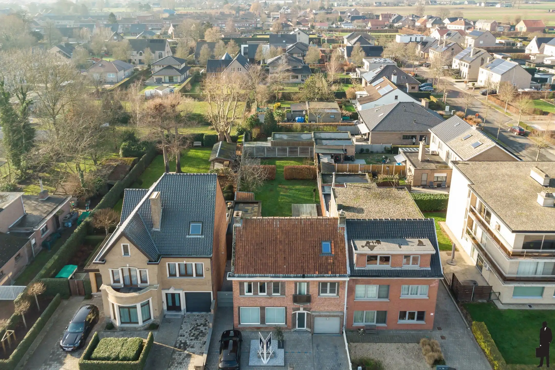 Instapklare, gerenoveerde gezinswoning met ruime tuin foto 2