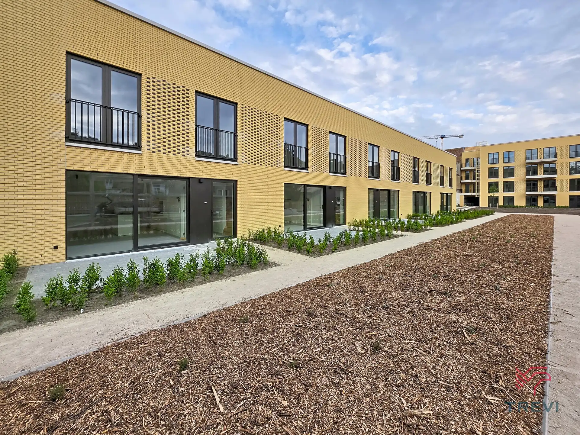 Nieuwe studio met terras in een groene omgeving foto 10