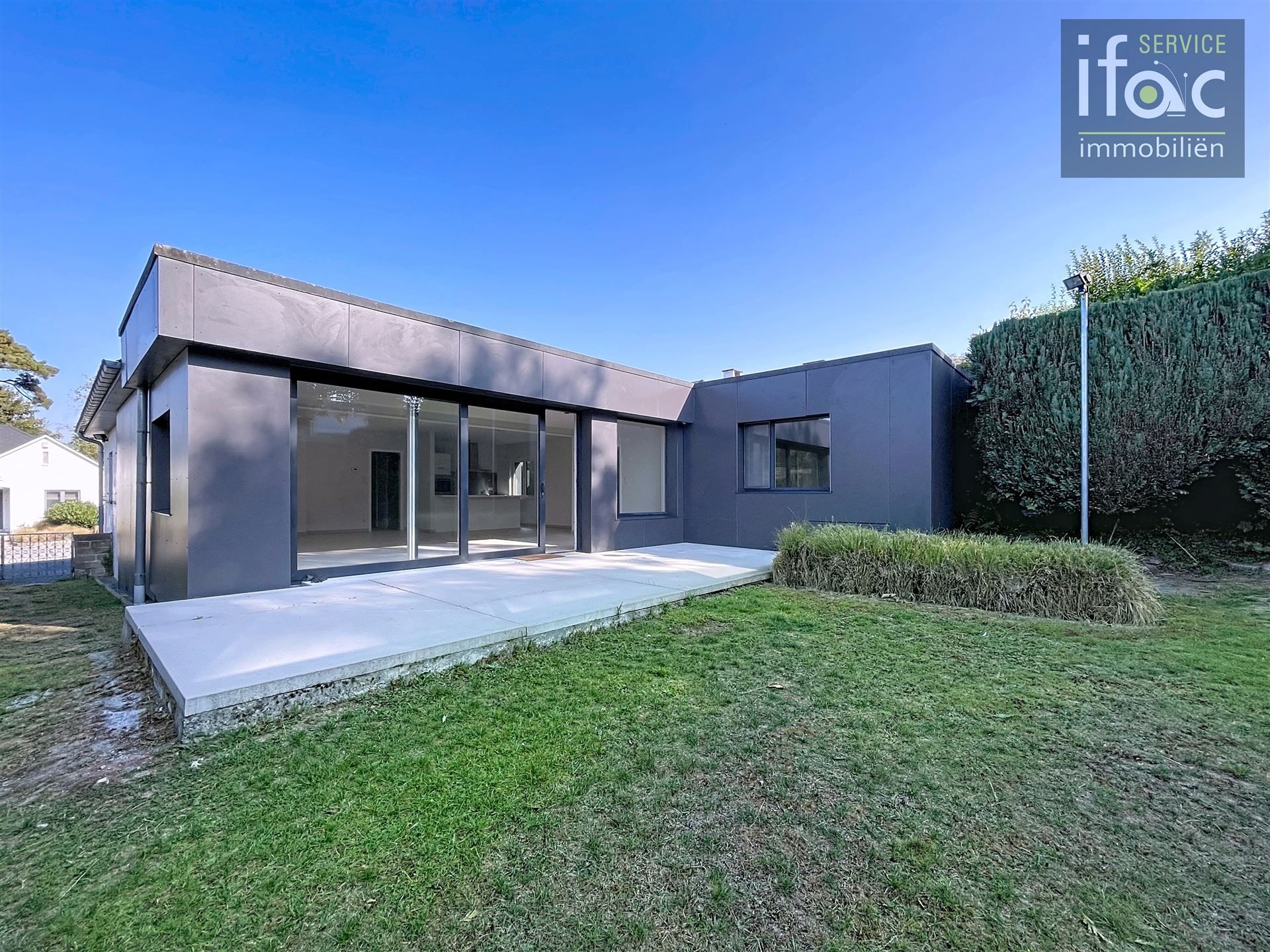 Gerenoveerde villa met 4 ruime slaapkamers foto 3