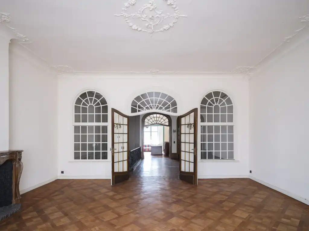 Hoofdfoto van de publicatie: Unieke herenwoning met tuin en garage in neorococostijl nabij Gent-Sint-Pieters