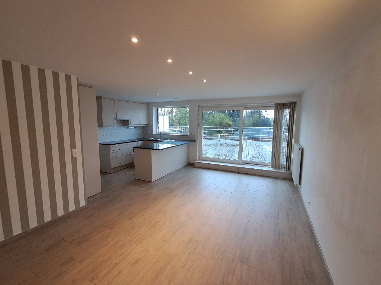 Ruim appartement met prachtig terras te Sijsele! foto 4