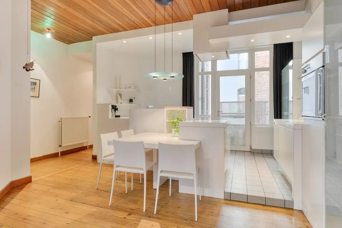 Woon-werkpand met uitzonderlijke garage (±90 m²) nabij centrum Gent foto 12