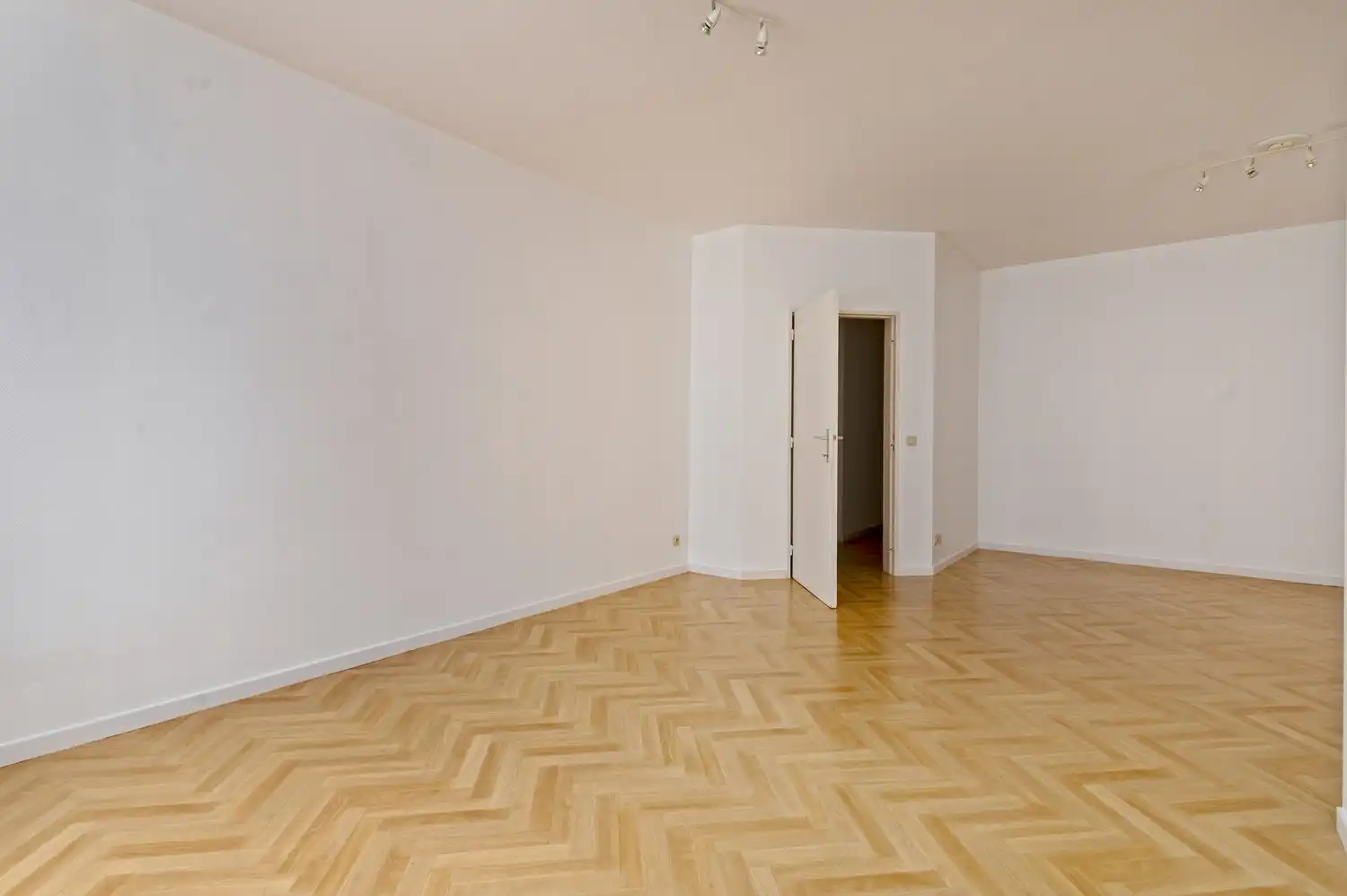 Gelijkvloers appartement met 2 slaapkamers en tuintje in Wijnegem! foto 3