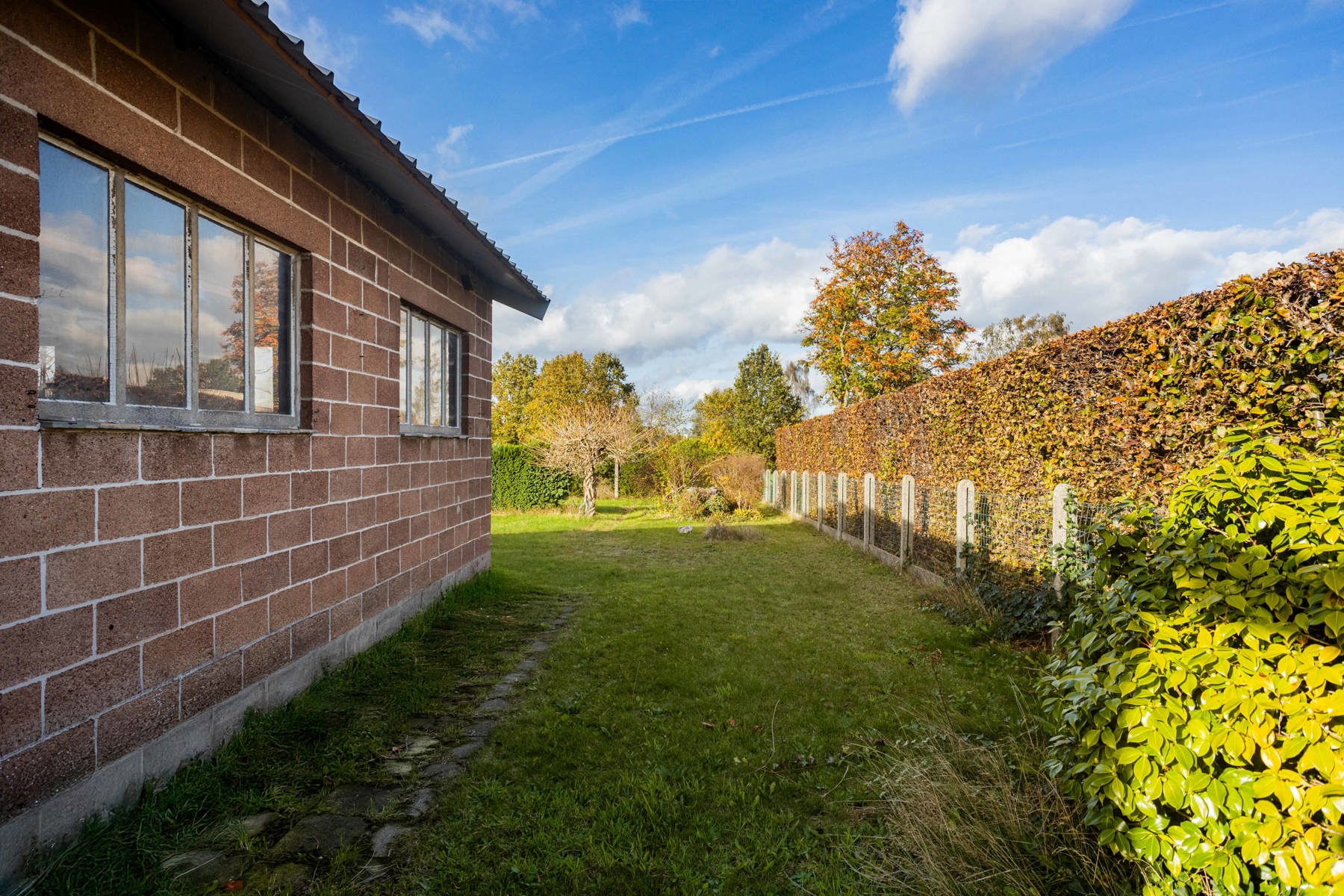 Te koop - Te renoveren woning met topligging en ruime tuin foto 2
