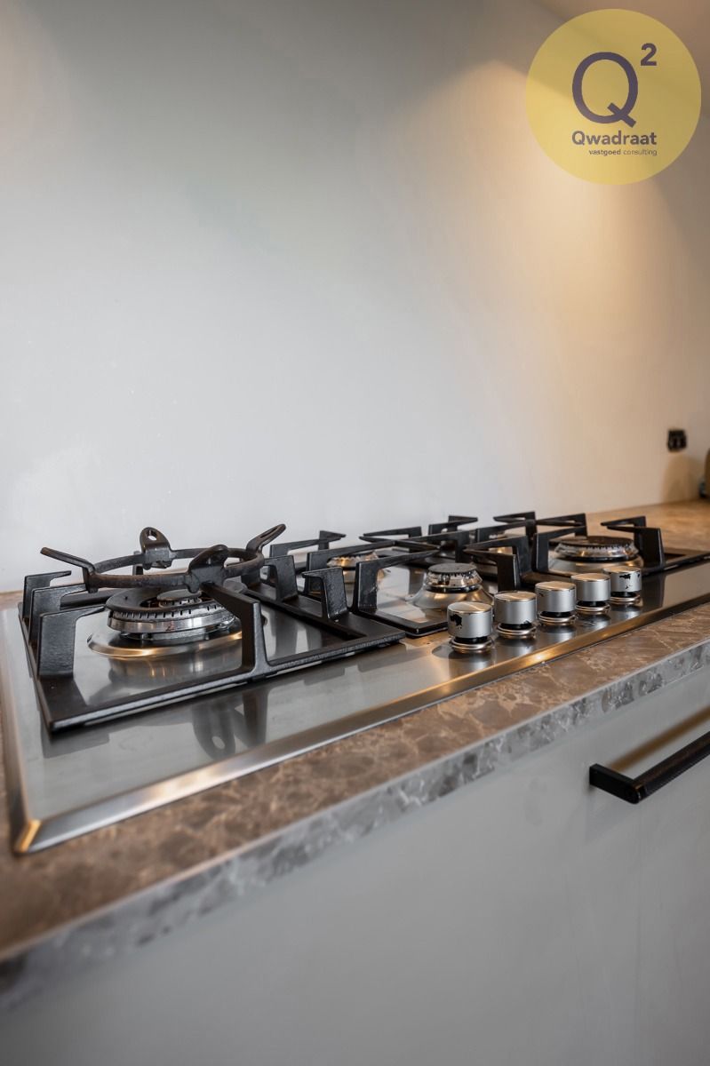 Ruime vernieuwde woning met 4 slpks en grote tuin foto 9